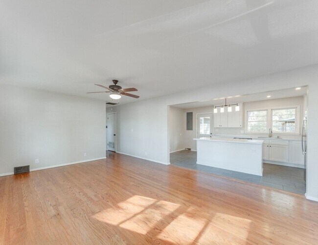 Foto del edificio - Fully remodeled 4 Bed / 2 bath ranch home