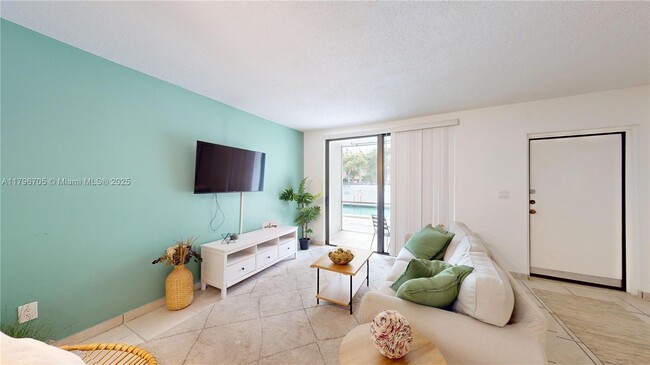 Foto del edificio - 2345 NE 135th St