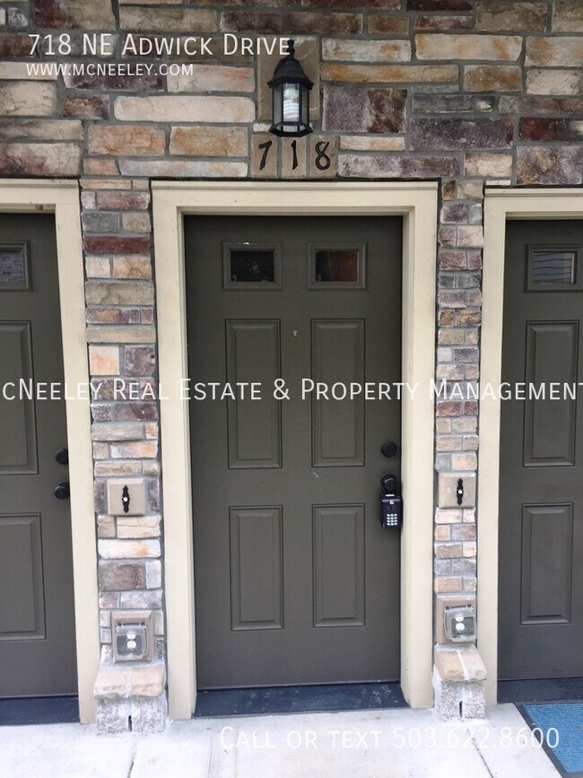 Photo - 718 NE Adwick Dr House