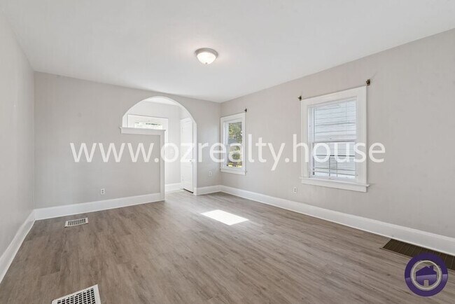 Foto del edificio - 1735 Roosevelt Cir