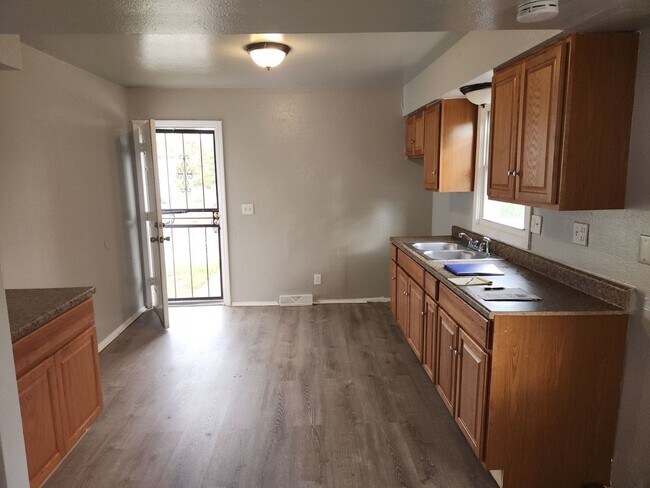 Foto del edificio - 6448-6450 N 106th St