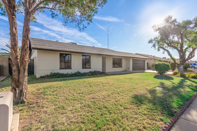 Building Photo - 4717 E Willow Ave