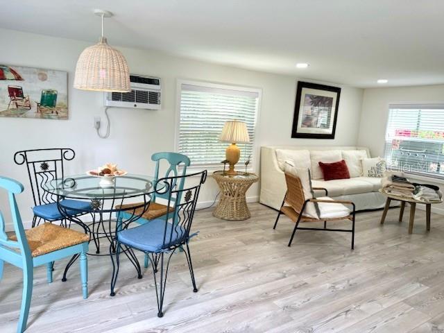 Foto del edificio - 1357 Lakeshore Dr