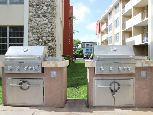 Foto del edificio - 9375 SW 77th Ave