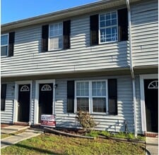 Building Photo - 1100 Pineland Ave