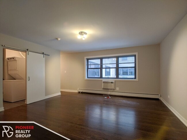 Building Photo - 5536 N Sheridan Rd