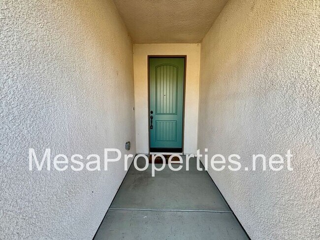 Foto del edificio - 1702 Almond Tree Pl