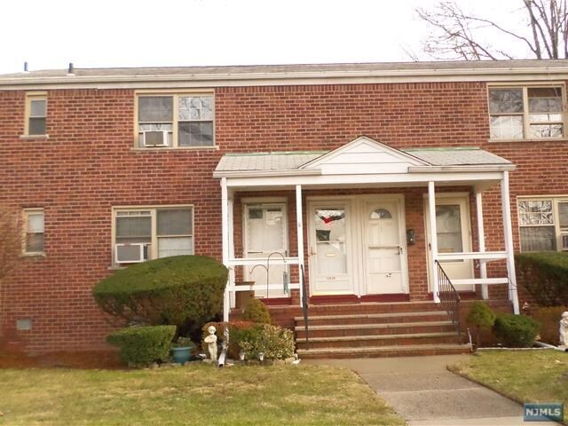 Primary Photo - 1252 Inwood Ter