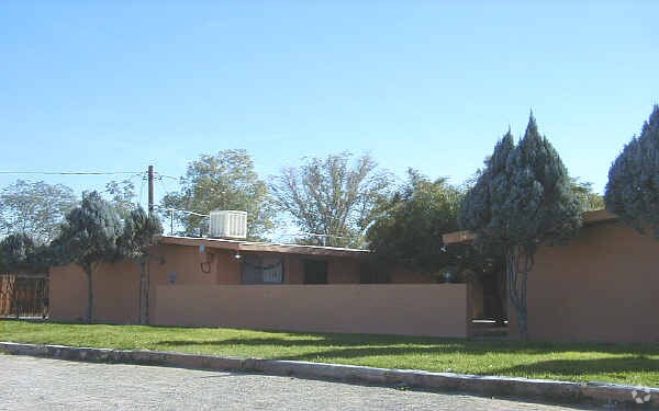Building Photo - 3314 - A E Flower St