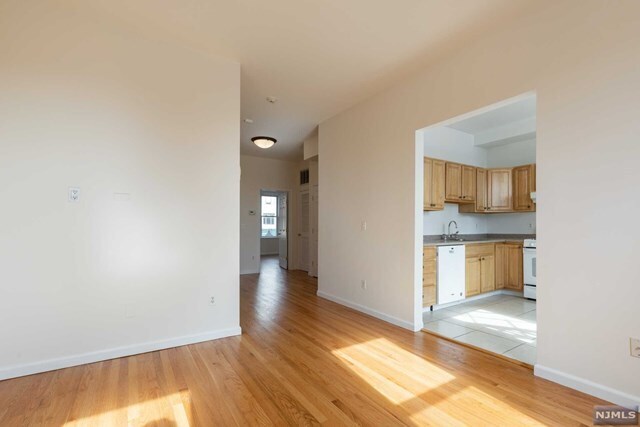Building Photo - 46 E Palisade Ave