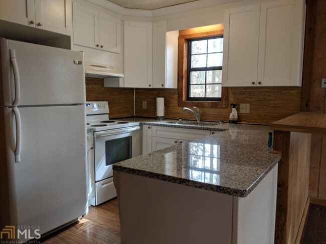 Foto del edificio - 6618 Lanier Islands Pkwy