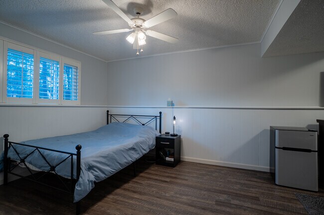 Foto del edificio - 7921 McGuire Dr