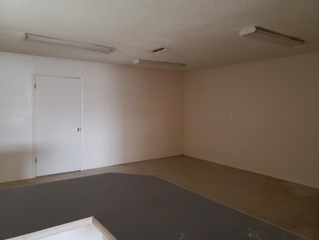Building Photo - 4725 Ric Dr