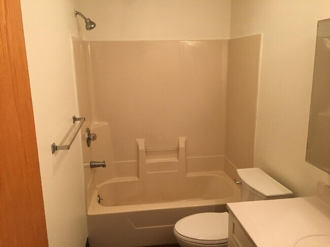 Full bath - 110 2nd St SE
