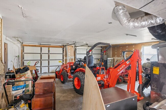 Building Photo - 5 Bedroom Home with Land in Hardin, MT FOR...