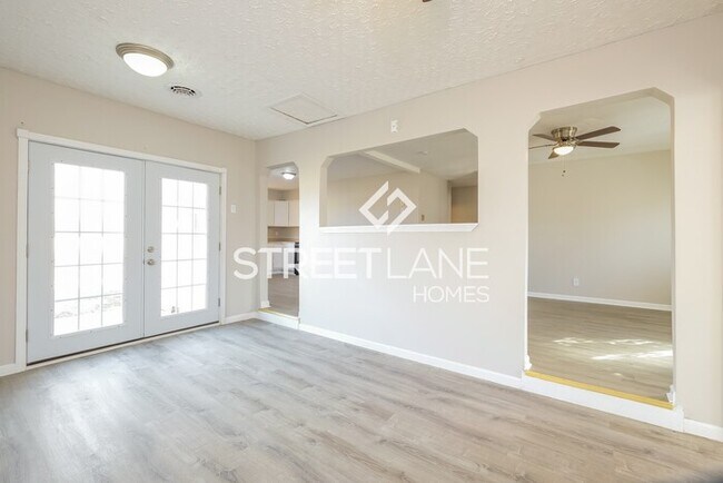 Building Photo - REDUCED!