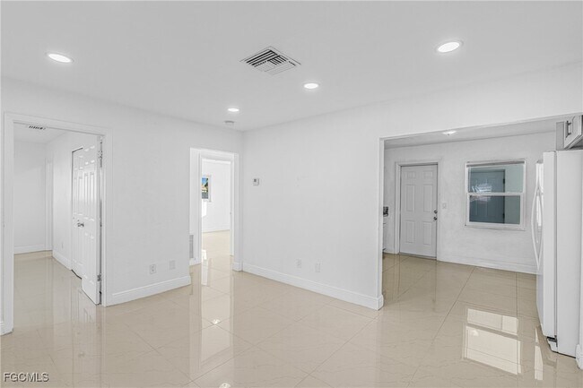 Foto del edificio - 4839 Tudor Dr