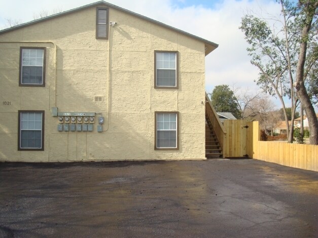 Building Photo - Breeden Apartments