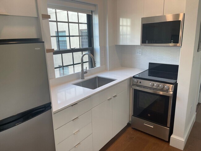 Foto del edificio - Harvard Sq 2 bed Split Brand New Renovation, 1 month Free rent Vacant and ready