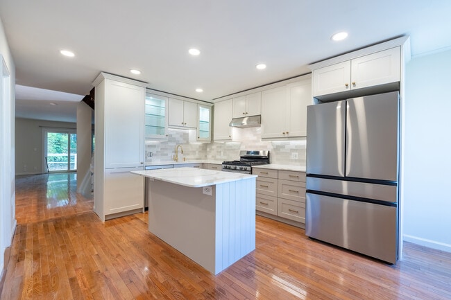 Foto del edificio - 20 Lawson Ln