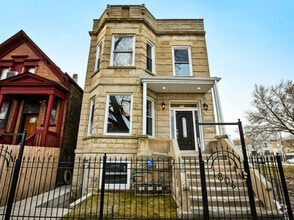 Building Photo - 1806 S Trumbull Ave
