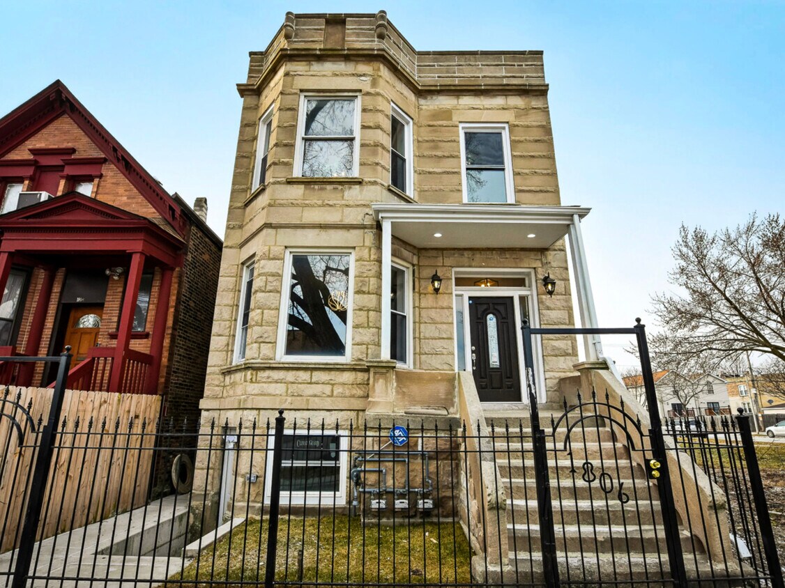 Foto principal - 1806 S Trumbull Ave