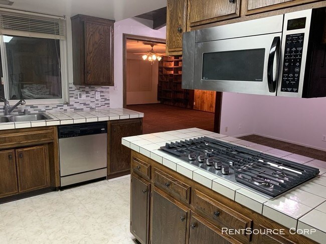 Building Photo - Quartz Hill Single Story Home For Rent