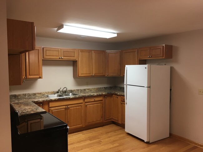 Kitchen - 118 E Washington St