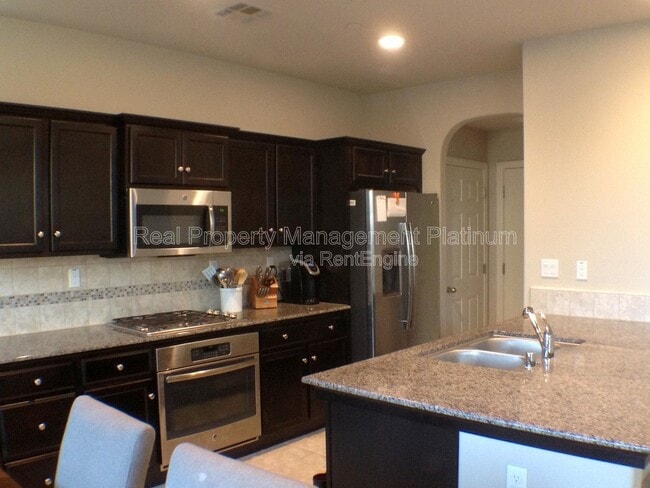 Foto del edificio - 1324 Royalty Way
