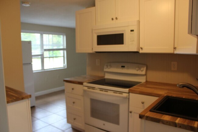 Foto del edificio - 2 Bedroom 1 Bath Utilities included