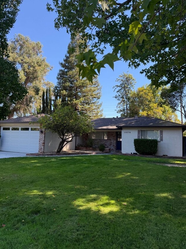 Primary Photo - Spacious Waverly Park Home