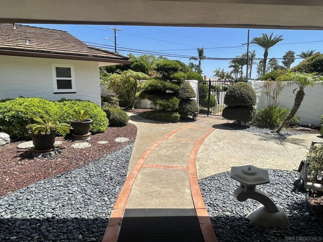 Building Photo - 1290 La Jolla Rancho Rd