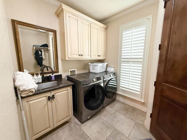 Foto del edificio - 6470 Claybourn Dr