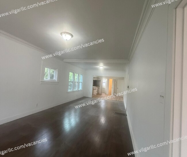 Building Photo - 3 Large Bedrooms • 1 Full Bathroom.  Spacious home ready for immediate move-in.