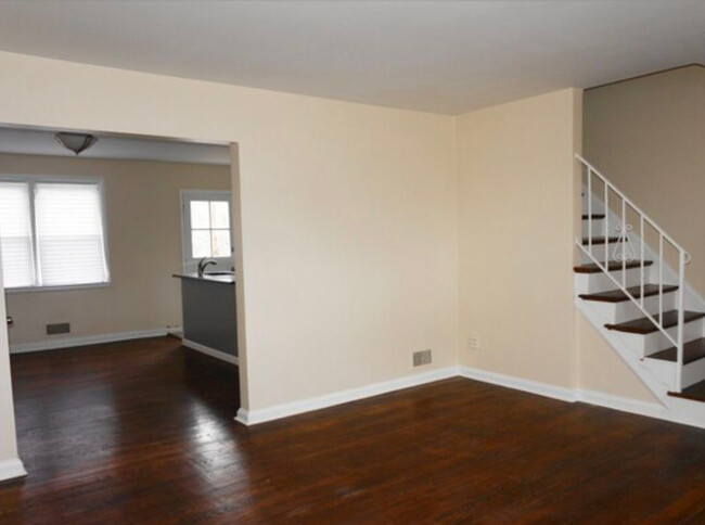 Foto del edificio - 4 bedroom Townhome