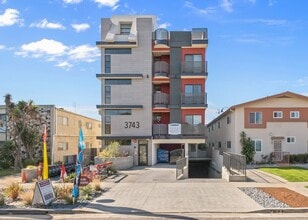 Building Photo - mid374