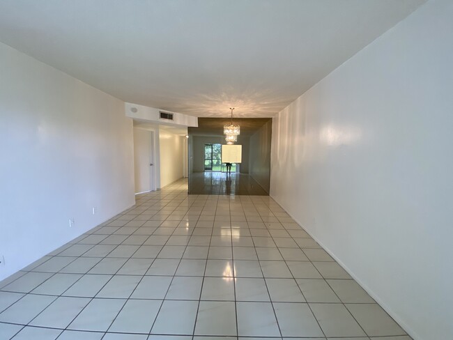 Foto del edificio - 7820 N Colony Cir