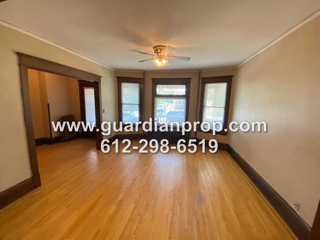 Building Photo - 709-711 Jessamine Ave E