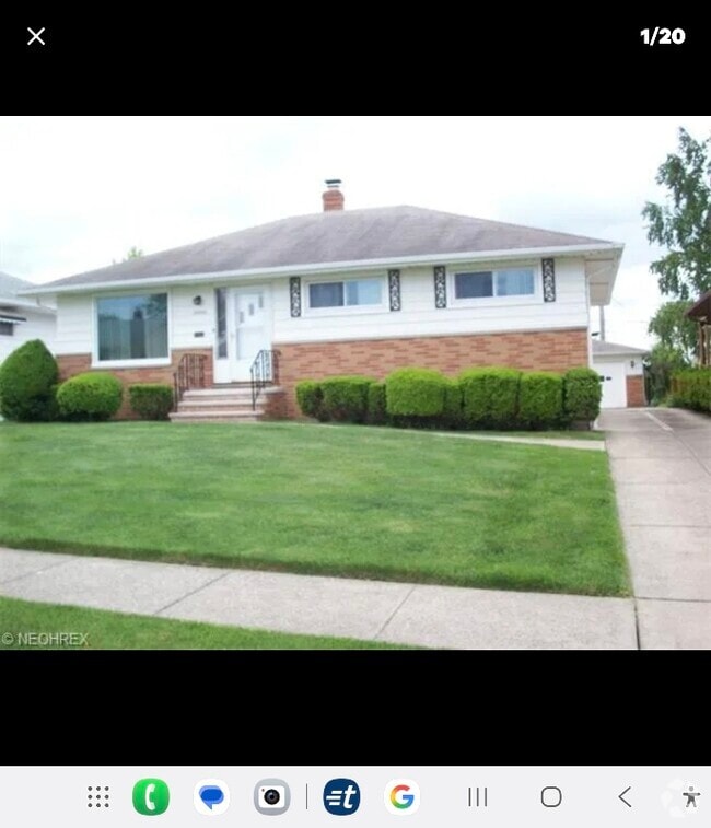 Building Photo - 15400 Rowena Ave