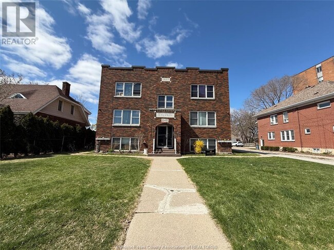 Building Photo - 249 Pillette Rd