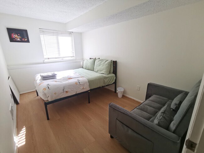 Foto del edificio - 9485 Good Lion Rd