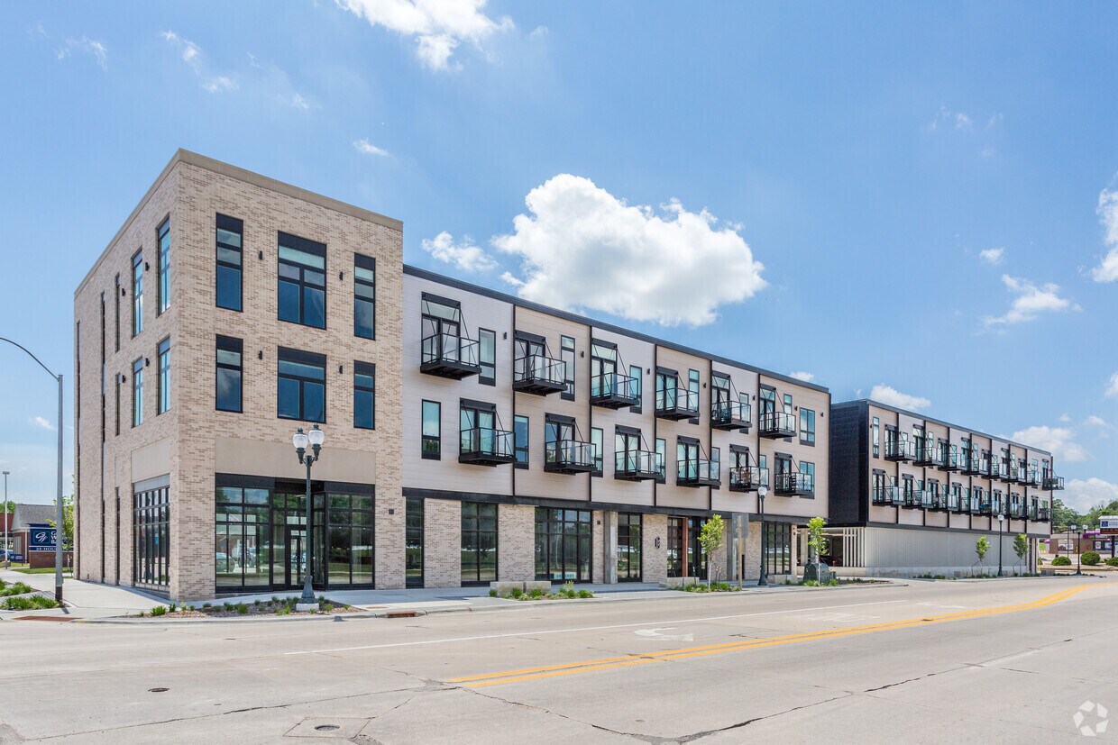 Arabella 200 W 1st St Cedar Falls Apartments in Cedar Falls, IA