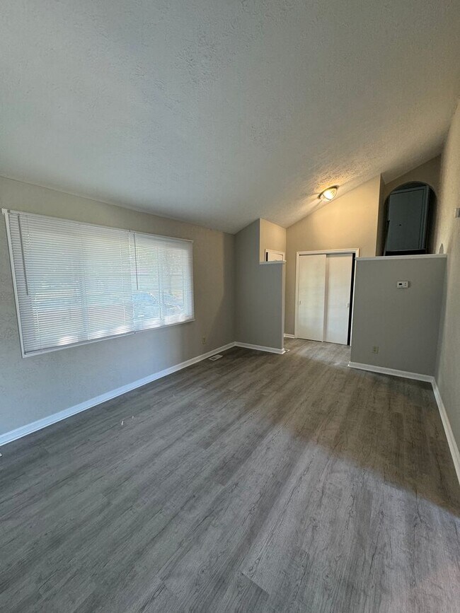 Building Photo - Franklin Twp - 3 BR home
