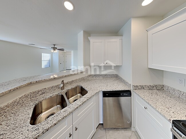 Building Photo - 2036 W Kristina Ave