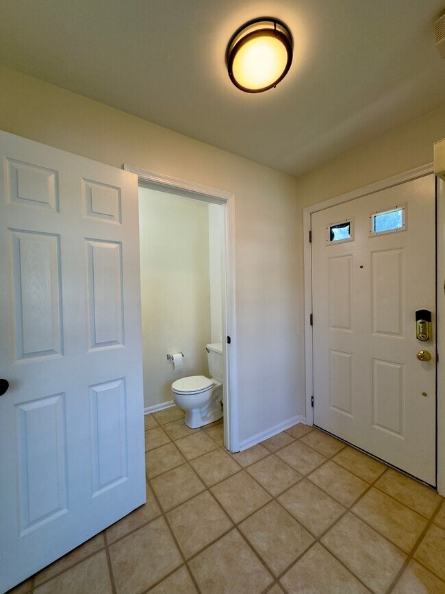 Foto del edificio - Charming 3 Bedroom/2.5 Bathroom Home in Ow...
