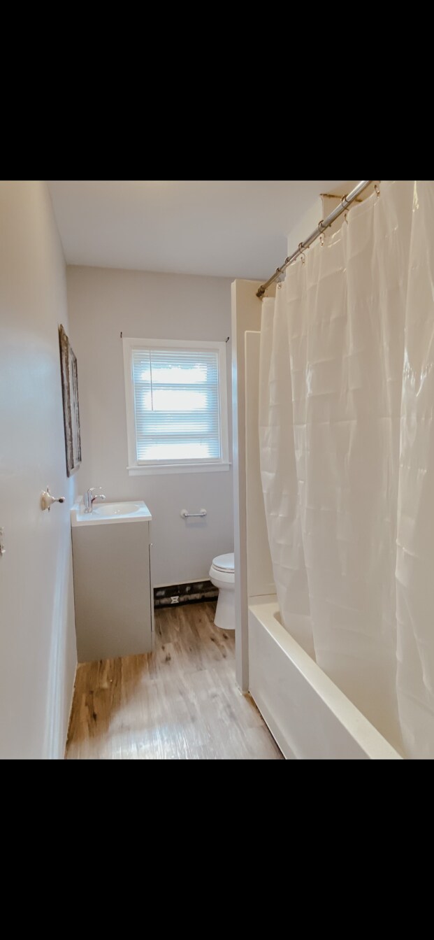 full bathroom/upstairs - 4 Crockett Ave
