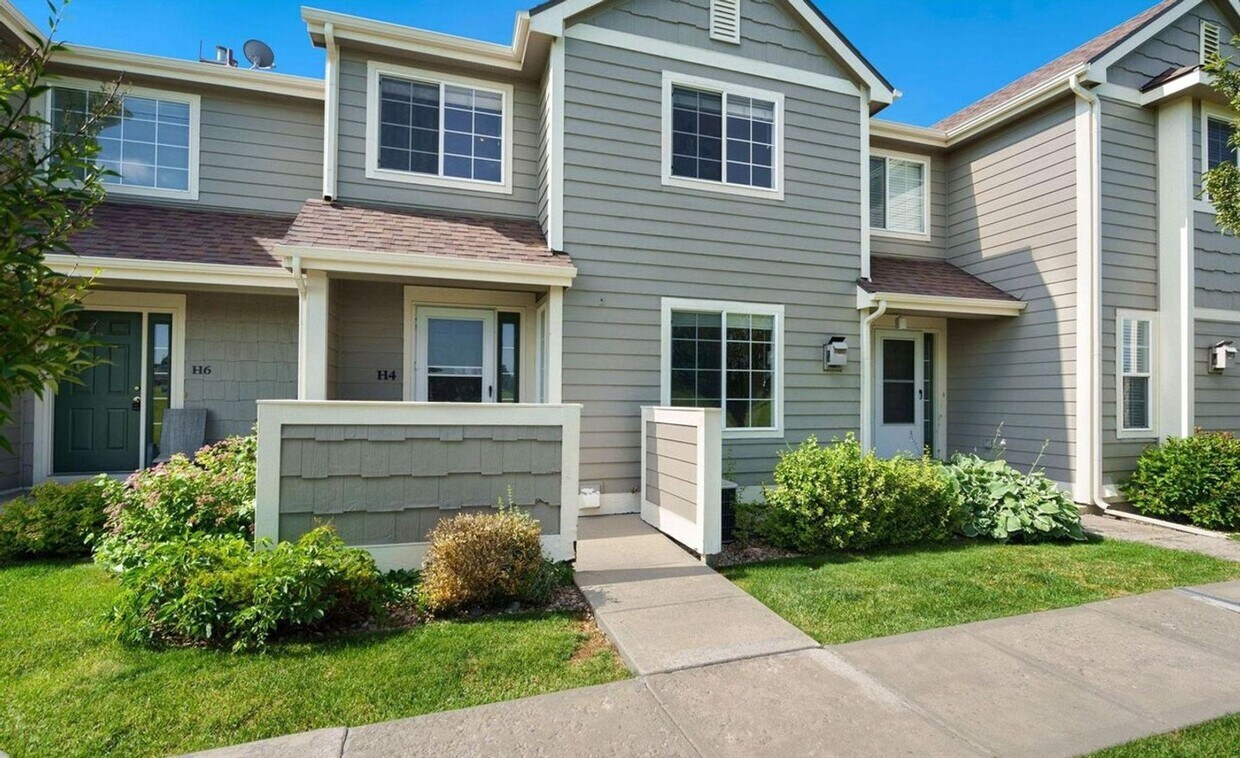 Primary Photo - Cozy 2 Bedroom, 3 Bath Townhome located in...