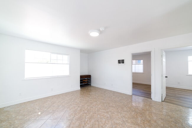 Foto del edificio - 2718 Alsace Ave