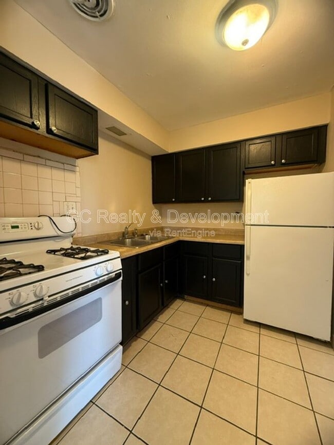 Building Photo - 808 College Blvd