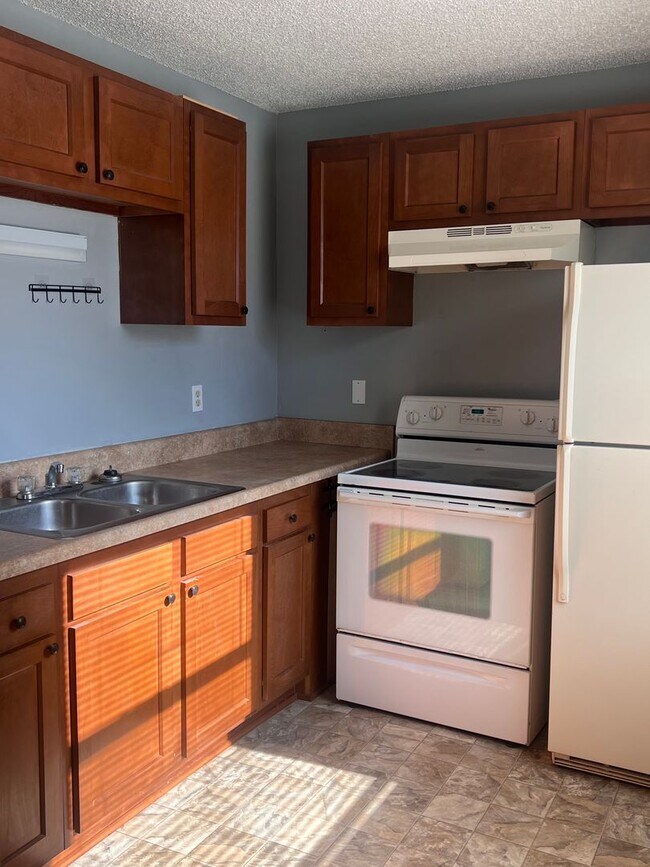 Building Photo - Duplex with Great City Access
